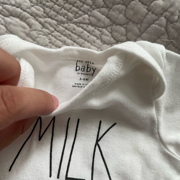 Four baby onesies - Picture 5 of 7